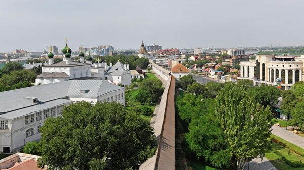 Вид на территорию историко-архитектурного комплекса Астраханский кремль с башни кремля