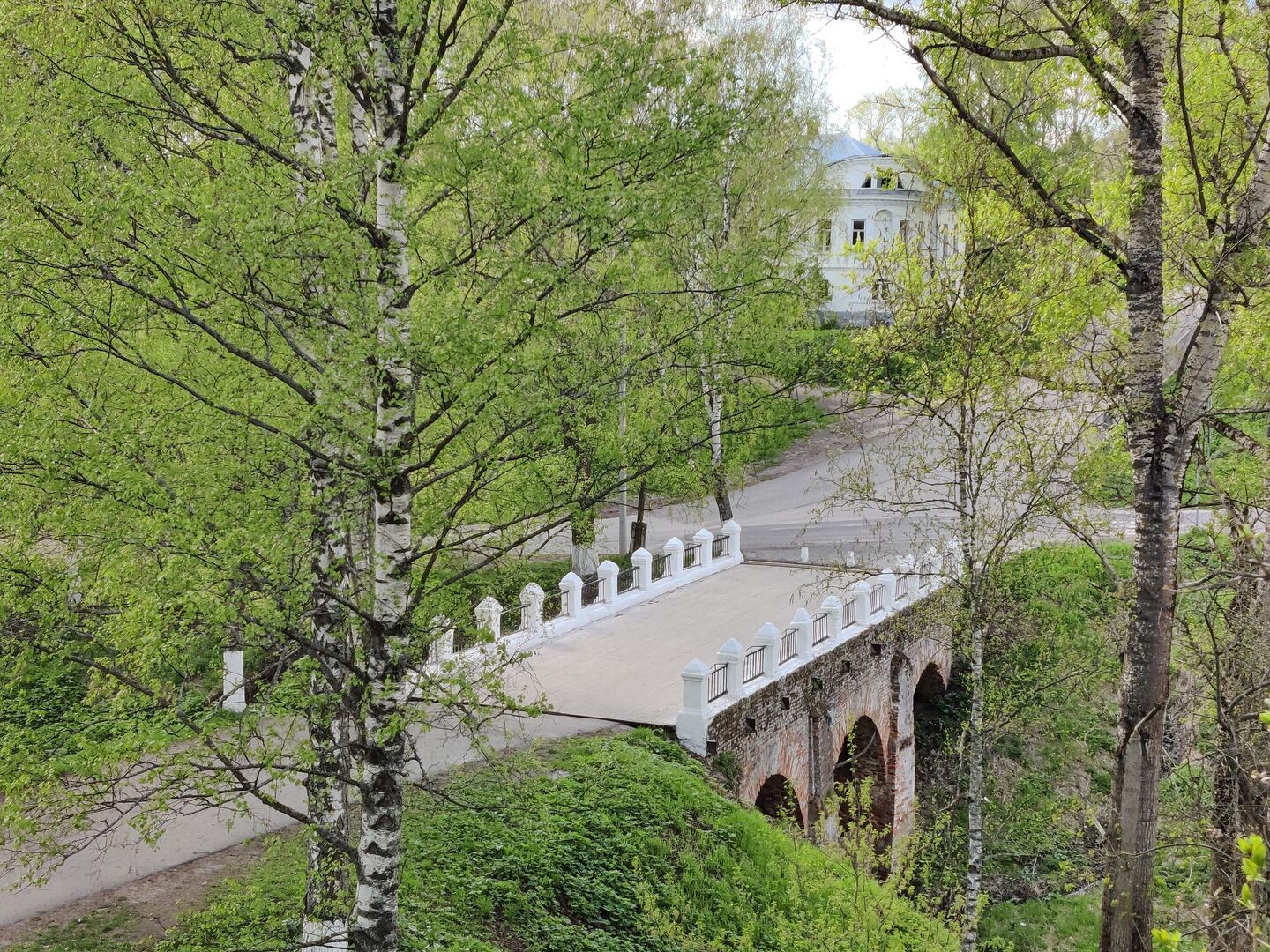Трехарочный мост на Романовской стороне в Тутаеве