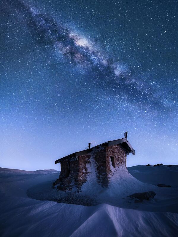 Работа фотографа Josselin Cornou The Top of Australia, занявшая 1 место в категории Ночное небо фотоконкурса Nature TTL Photographer of the Year 2022