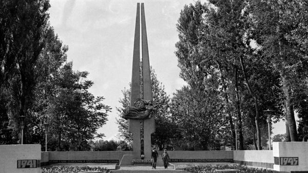 Памятник советским и чехословацким воинам в Черновцах