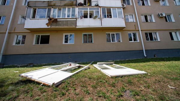 Дом в поселке Новофедоровка, пострадавший в результате взрывов на военном аэродроме