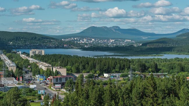 Вид с башни-колокольни в Златоусте