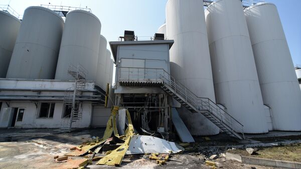 Последствия обстрела пивоваренного завода в Донецке, в результате которого произошла утечка аммиака