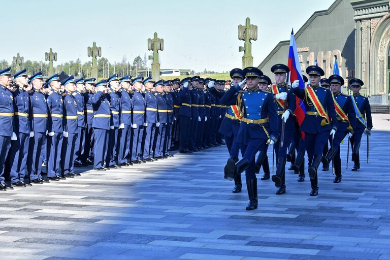 Военнослужащие ВС РФ участвуют в праздничных мероприятиях, посвященных 110-летию со дня образования ВВС в военно-патриотическом парке культуры и отдыха ВС РФ Патриот