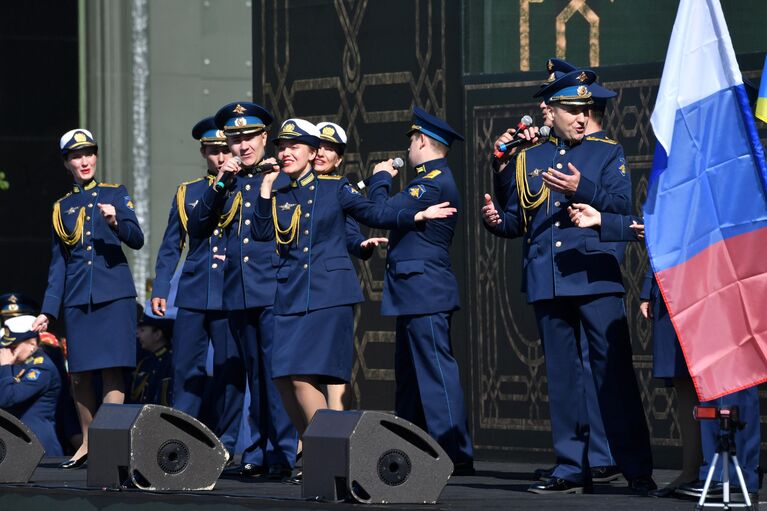 Участники концерта во время праздничных мероприятиях, посвященных 110-летию со дня образования ВВС в военно-патриотическом парке культуры и отдыха ВС РФ Патриот