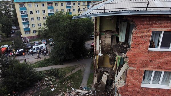 Место частичного обрушения жилого дома в Омске