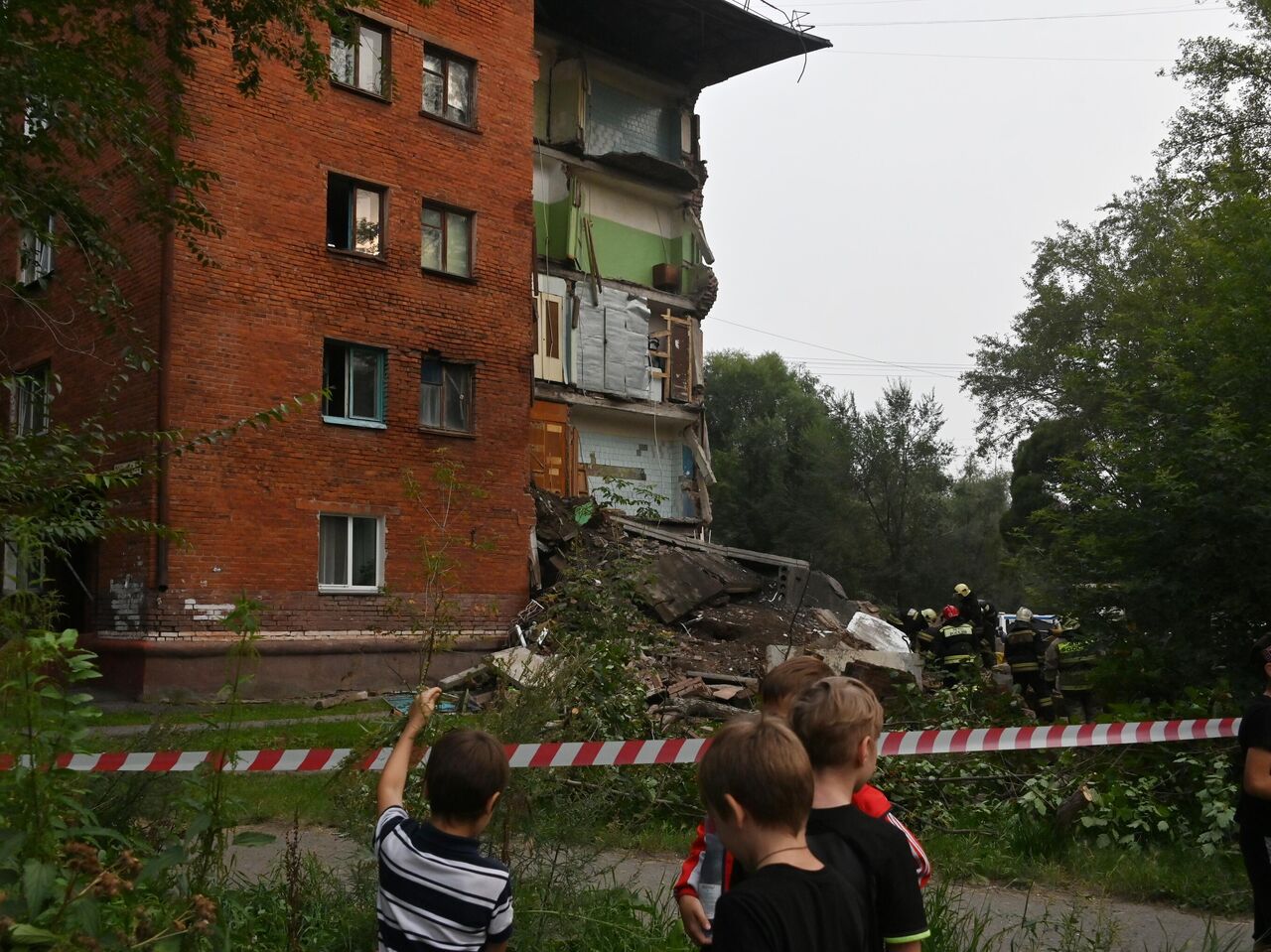 Прокуратура потребовала провести капремонт разрушающейся пятиэтажки в Омске  - Недвижимость РИА Новости, 22.08.2022