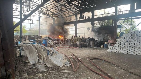 Ликвидация пожара на складе стройматериалов химического предприятия Стирол 