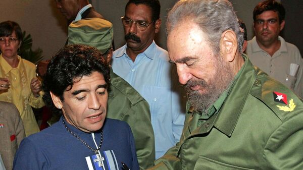 Диего Марадона (слева) и Фидель Кастро