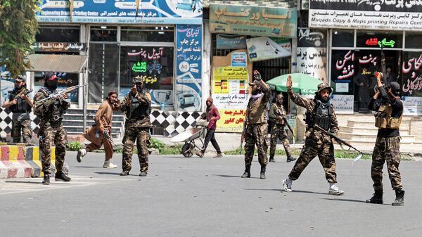 Талибы стреляют огонь в воздух для разгона демонстрации женщин в Кабуле