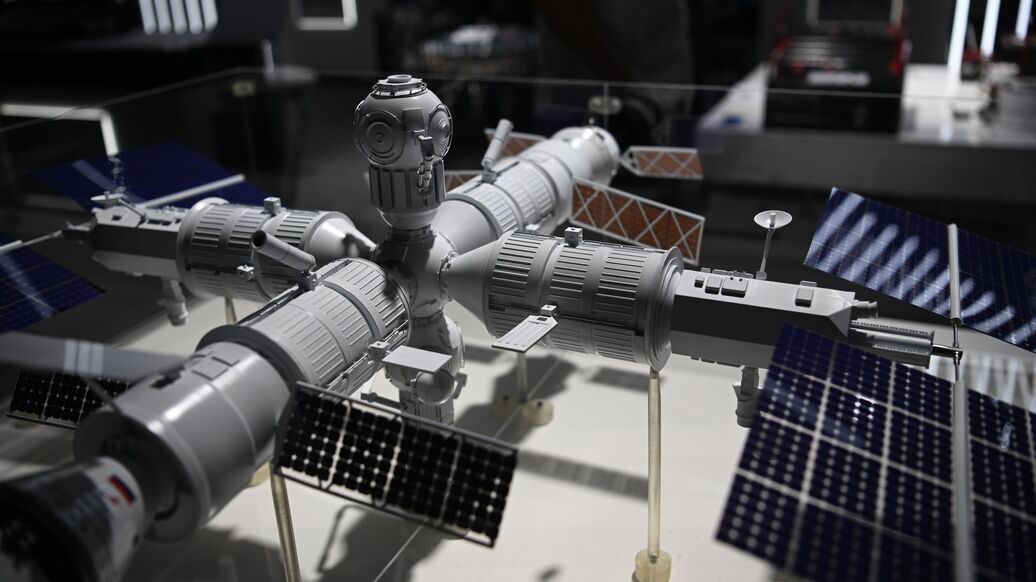 Мантуров рассказал детали размещения новой российской орбитальной станции