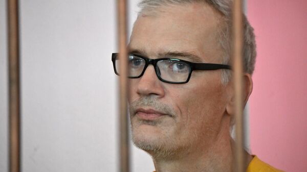 Гражданин Швеции Матиас Густавссон, обвиняемый в участии в качестве наемника в боевых действиях на территории ДНР в составе украинских вооруженных формирований, в зале суда в Донецке
