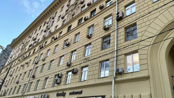 Дом, построенный в 1949 году на Ленинском проспекте по проекту Ивана Жолтовского