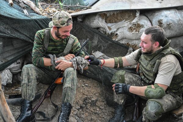 Военнослужащие подразделения интернациональной бригады Пятнашка под Авдеевкой в Донецкой народной республике