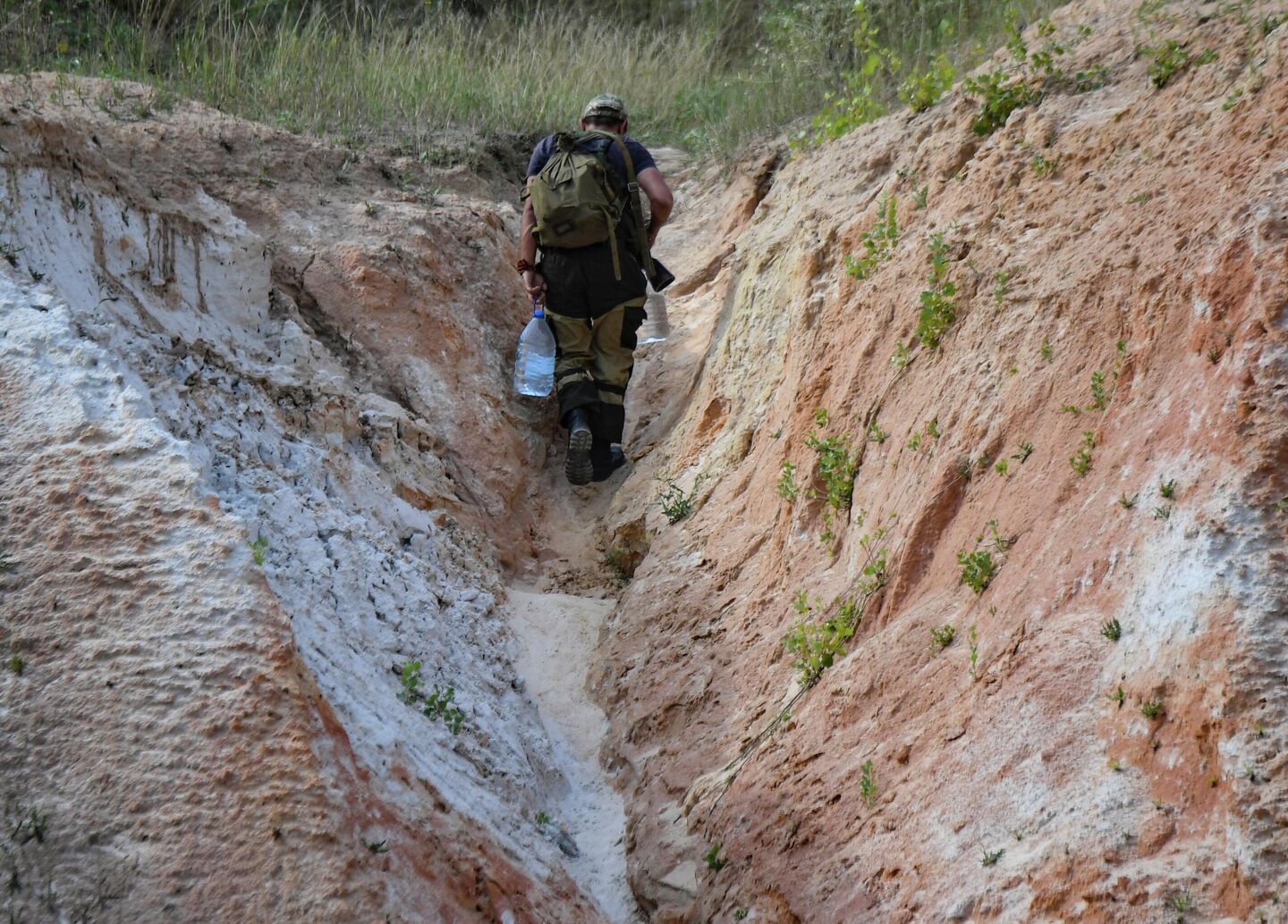 Военнослужащий подразделения интернациональной бригады Пятнашка под Авдеевкой в Донецкой народной республике Военнослужащий подразделения интернациональной бригады Пятнашка под Авдеевкой в Донецкой народной республике