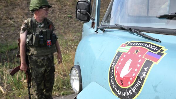 Военнослужащий подразделения интернациональной бригады Пятнашка под Авдеевкой в Донецкой народной республике