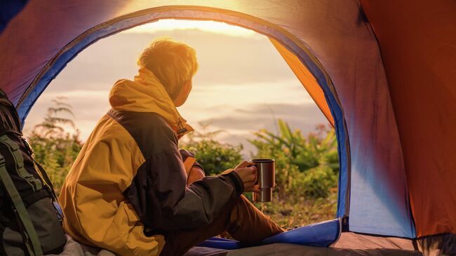 Турист в палатке