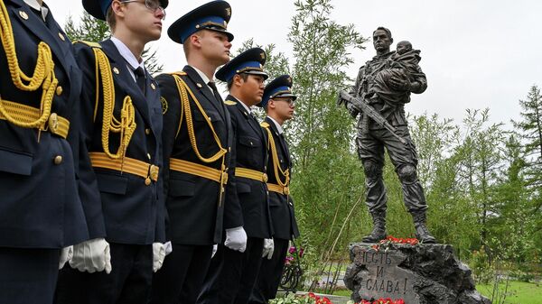 Губернатор Ямала открыл памятник Защитникам Донбасса