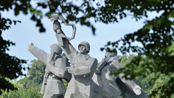Памятник воинам Советской Армии - освободителям Советской Латвии и Риги