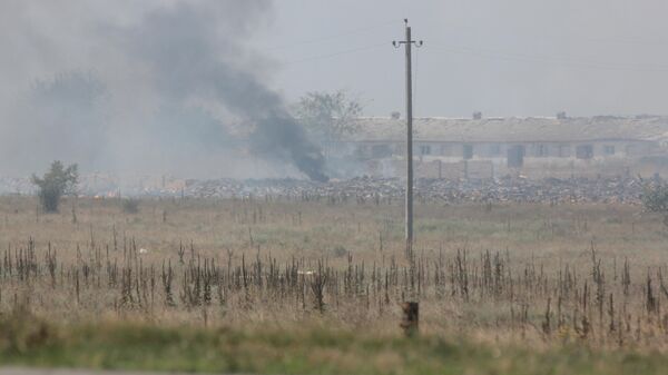 Дым в селе Майское, где на военном складе произошла детонации боеприпасов