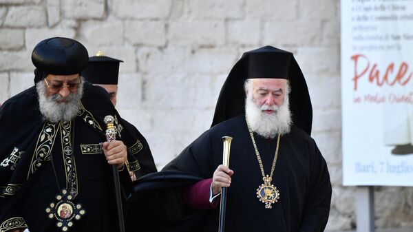 Патриарх Коптской православной церкви Тавандрос II (слева) и патриарх Александрийский Феодор II 