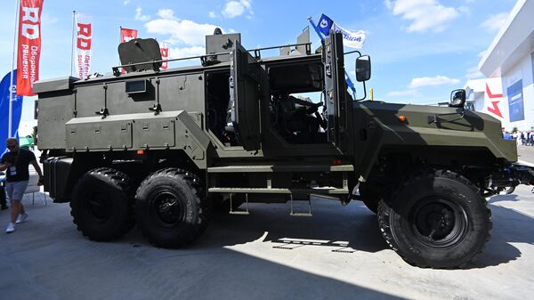 Бронеавтомобиль Ахмат, представленный на выставке вооружений в рамках Международного военно-технического форума Армия-2022