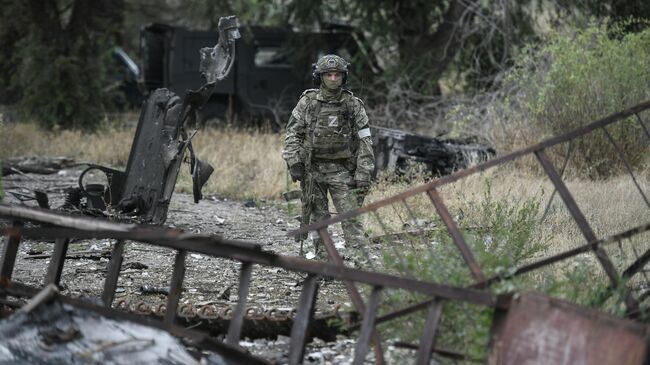 Военнослужащий ВС России в селе Александровка Херсонской области