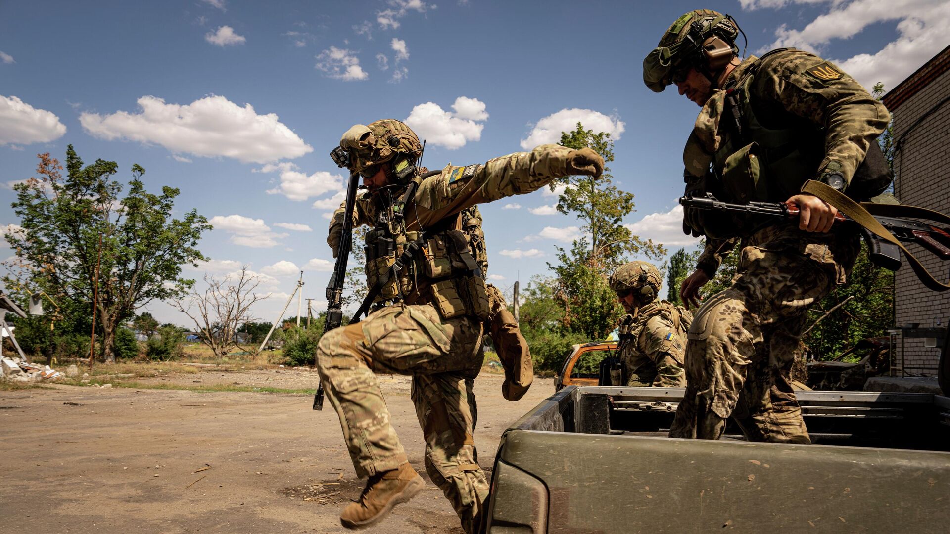 Pasukan Ukraina memblokir Bug Selatan di Nikolaev dengan tongkang