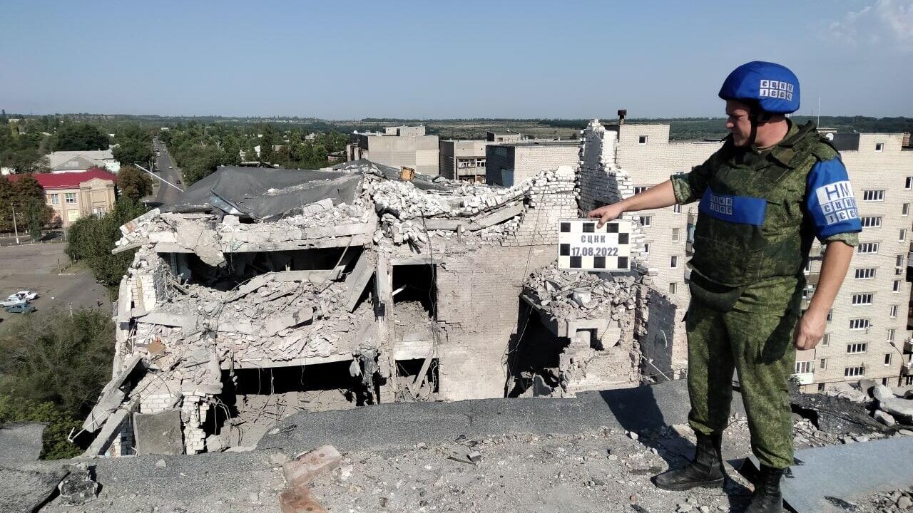 Два сотрудника медучреждения пострадали из-за обстрела Первомайска в ЛНР -  РИА Новости, 31.12.2022