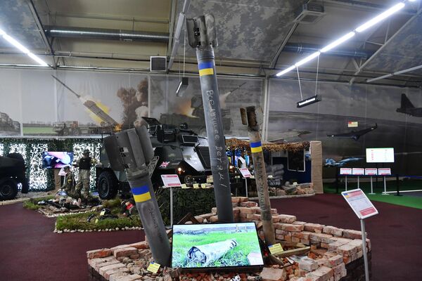 Реактивные снаряды РСЗО Град, применяемые ВСУ для обстрела Донецка, на выставке в рамках Международного военно-технического форума Армия-2022