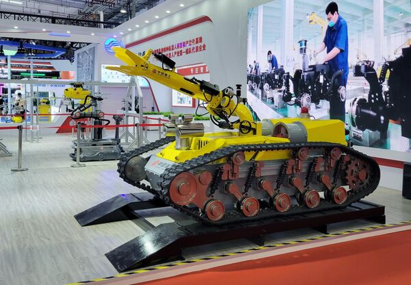 Экспонат на одном из стендов на Всемирной конференции робототехники в Пекине