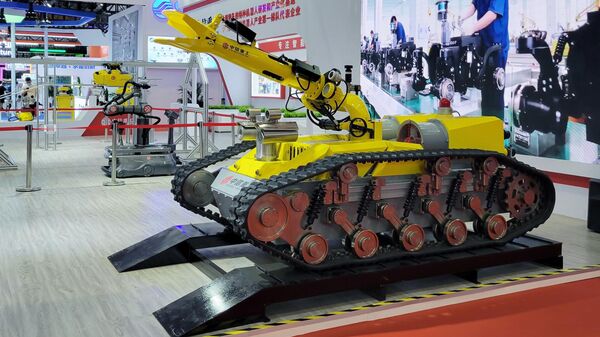 Экспонат на одном из стендов на Всемирной конференции робототехники в Пекине
