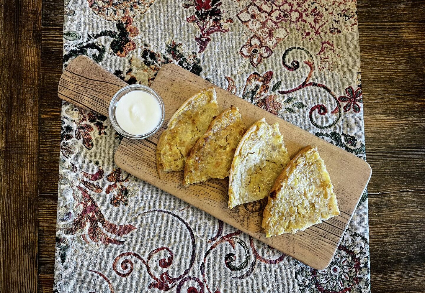 Блюдо национальной марийской кухни - коман мелна (трехслойные блины из разных видов муки) Блюдо национальной марийской кухни - коман мелна (трехслойные блины из разных видов муки)