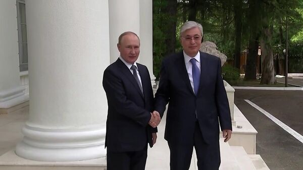Путин встречает президента Казахстана