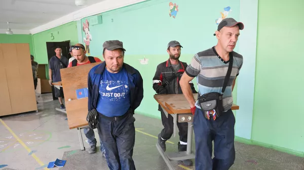 Подготовка к новому учебному году в Мариуполе