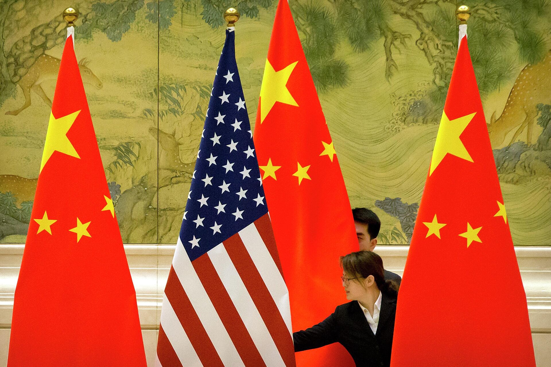 Флаги США и Китая перед открытием китайско-американских переговоров в Пекине - РИА Новости, 1920, 10.03.2023