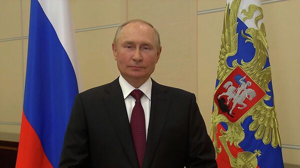 Поздравление Владимира Путина с Днем российского флага