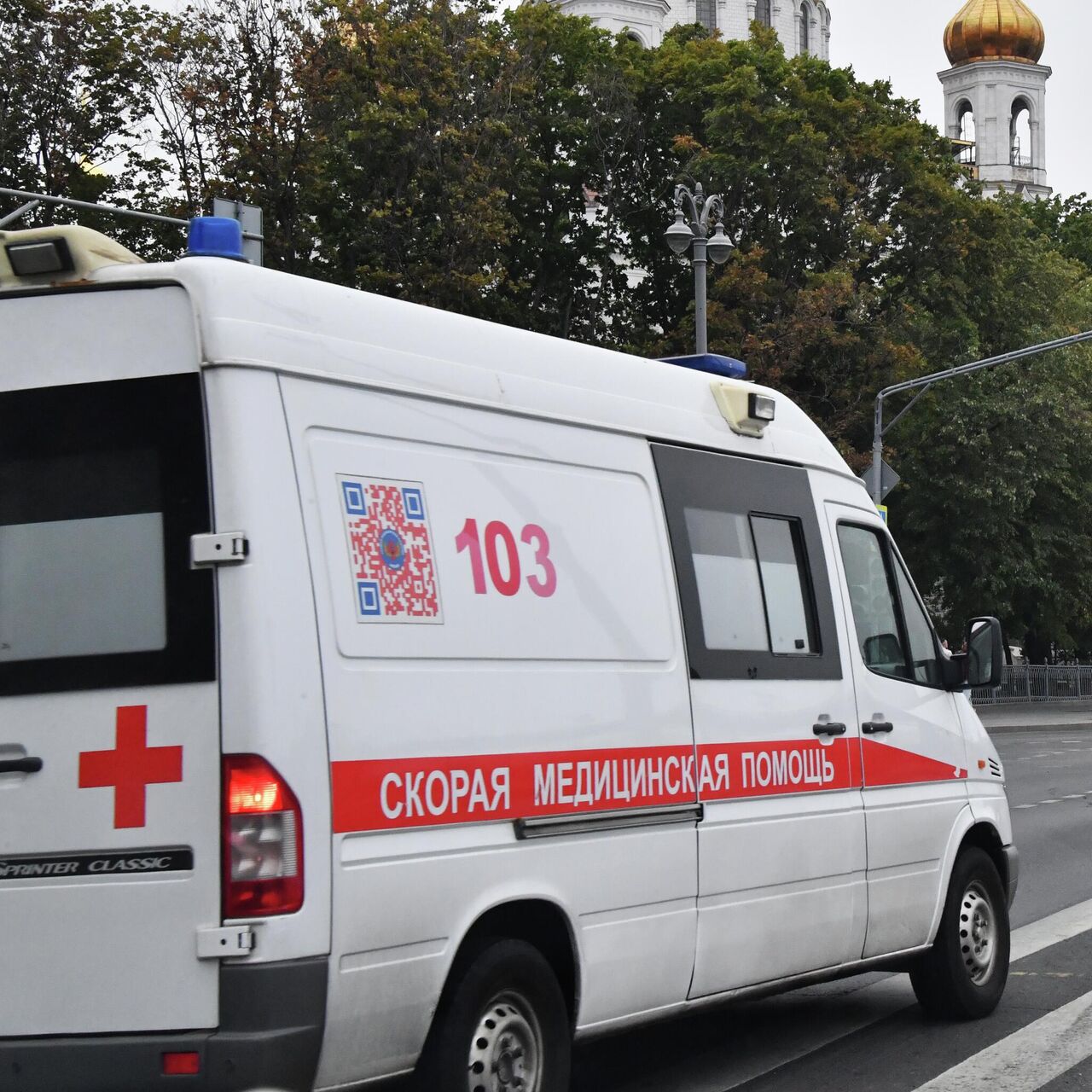 В Ростове-на-Дону автобус вылетел на тротуар и врезался в дерево - РИА  Новости, 04.04.2024