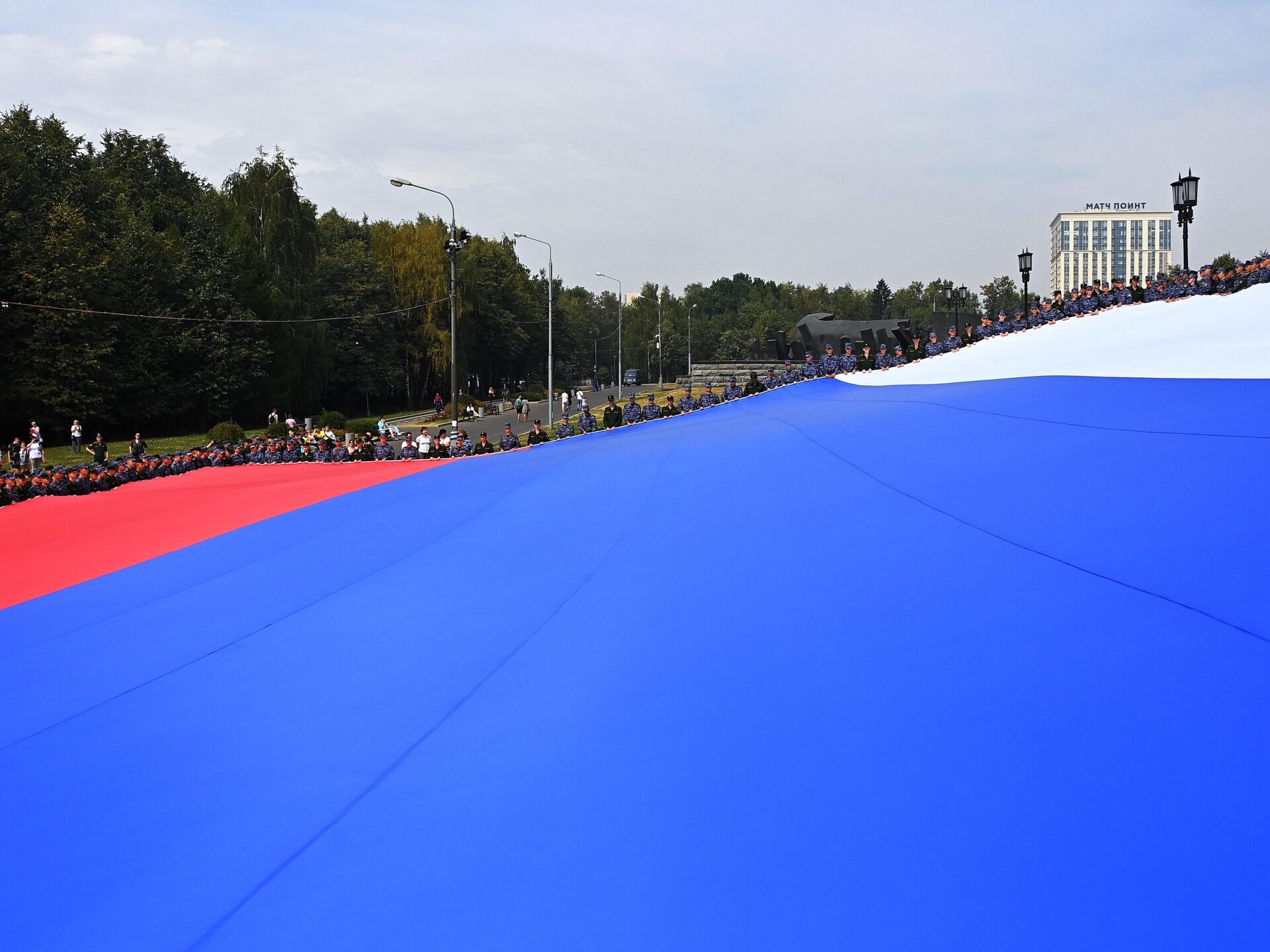 В центре Нальчика установили флаги России и КБР на 35-метровой высоте - РИА  Новости, 22.08.2022