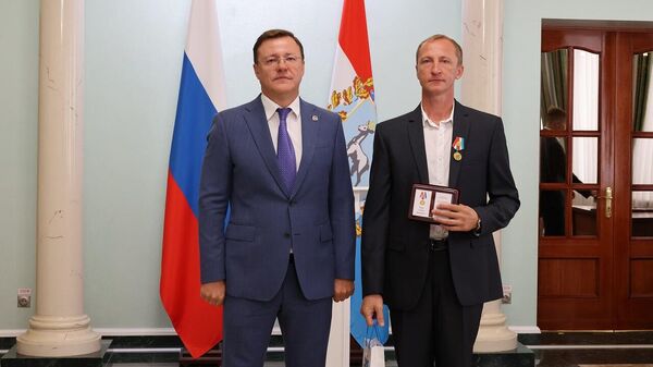 Губернатор Дмитрий Азаров вручил заслуженные награды самарцам, принявшим участие в восстановлении экономики и инфраструктуры в городе Снежное