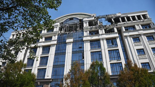 Здание администрации главы Донецкой народной республики, поврежденное в результате обстрела ВСУ в Донецке