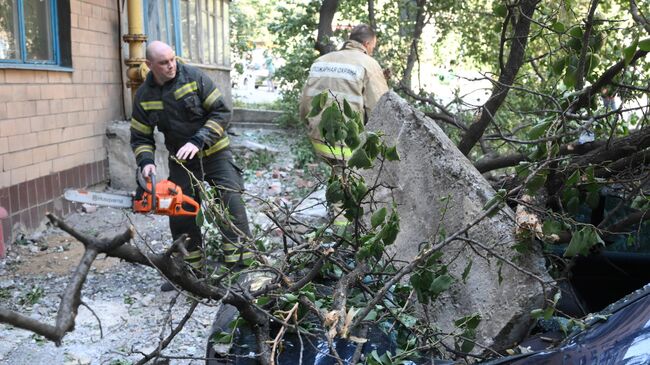 Последствия обстрела ВСУ на проспекте Дзержинского в Донецке