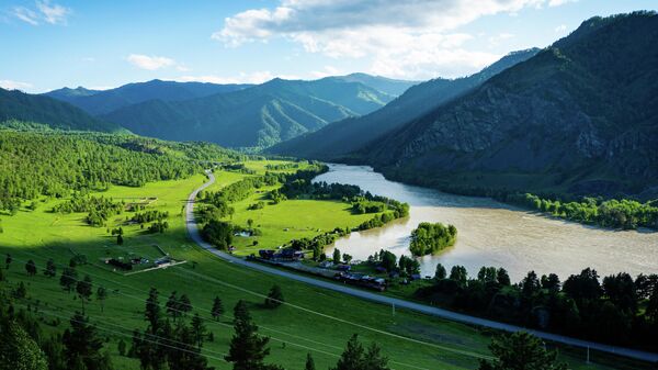 Вид на реку Катунь в Чемальском районе Республики Алтай