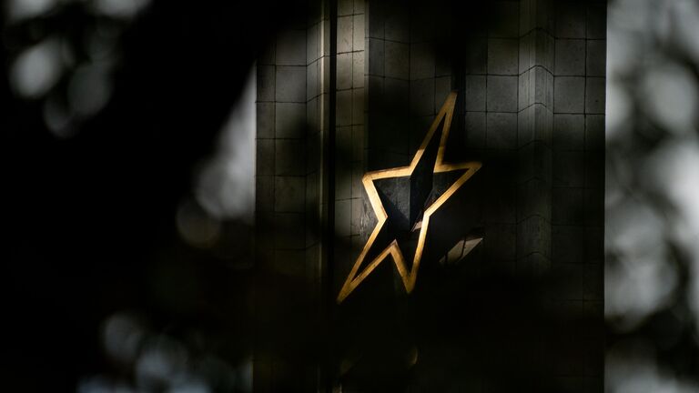 Звезда на монументе Освободителям Риги. Рижская дума проголосовала за снос памятника, поручив профильному агентству обеспечить демонтаж монумента