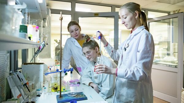 Молодые ученые лаборатории Биомедицинские наноматериалы НИТУ МИСИС