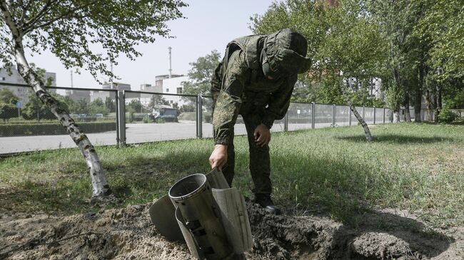 Военнослужащий ВС РФ на территории Запорожской АЭС в Энергодаре