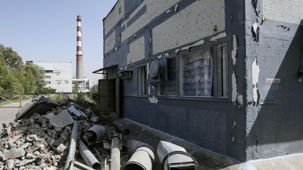 Здание насосной станции, поврежденное в результате обстрела на территории Запорожской АЭС в Энергодаре