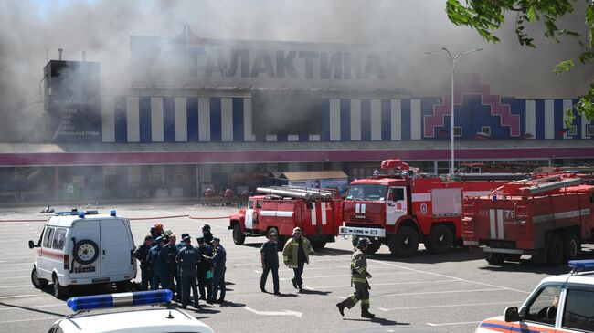 Пожар в донецком ТЦ Галактика после обстрела ВСУ