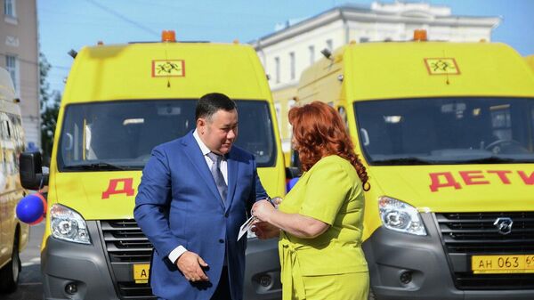 Руденя передал муниципалитетам Тверской области новые школьные автобусы