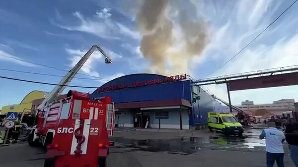 Крупный пожар на складе на северо-востоке Москвы. Видео МЧС России
